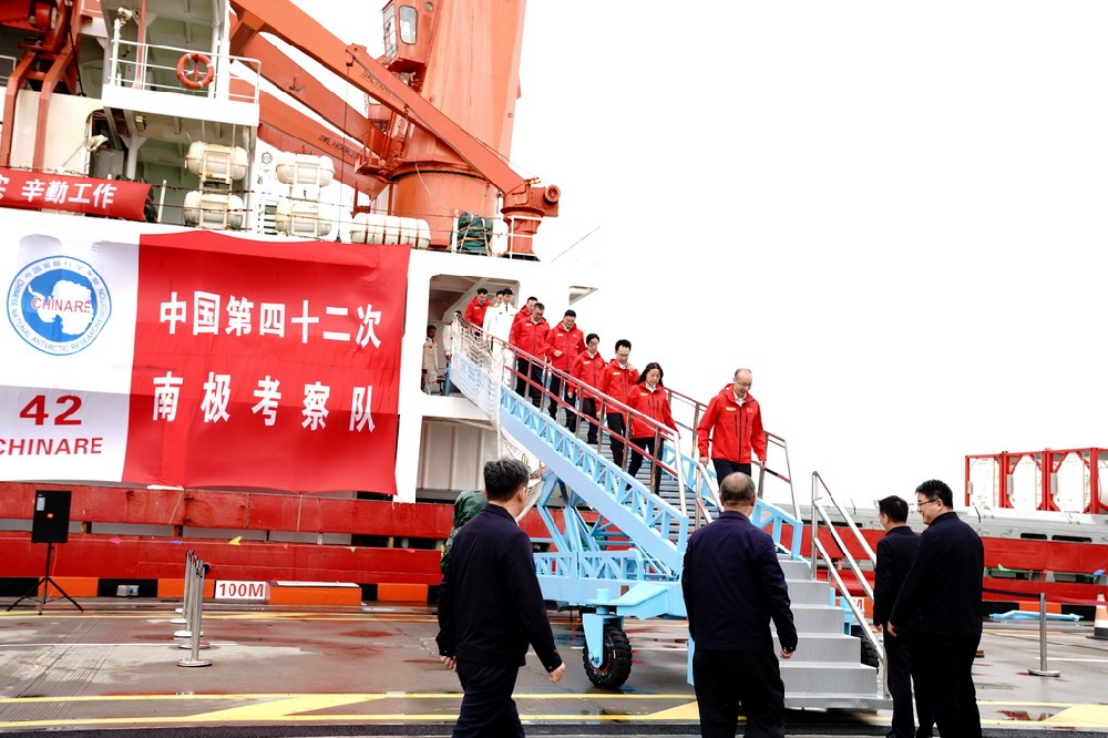 历时160天 第42次南极考察“雪龙”号“凯旋”