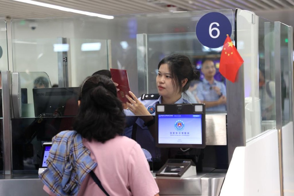 新华鲜报丨出入境数据走高 春日中国热度拉升