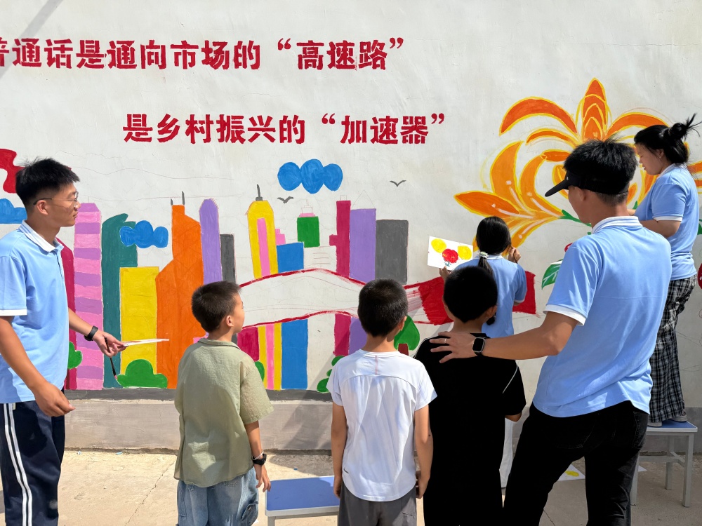 08图为实践团绘制普通话墙体彩绘_副本.jpg